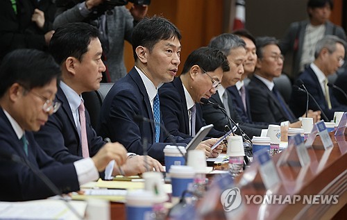 [현장에서] '캡티브 잡겠다' 이복현 발언에 DCM 현업 혼선 가중_피혜림