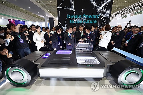 전기차 캐즘 장기화에…배터리 3사 CEO 보수 '깜박 깜박'_유수진