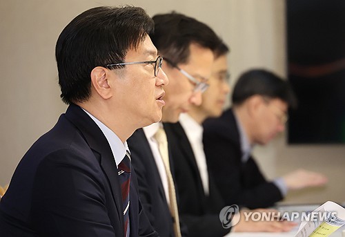 기재차관 "당분간 2%대 물가 이어질 것…업계도 가격인상 최소화해 달라"_박준형