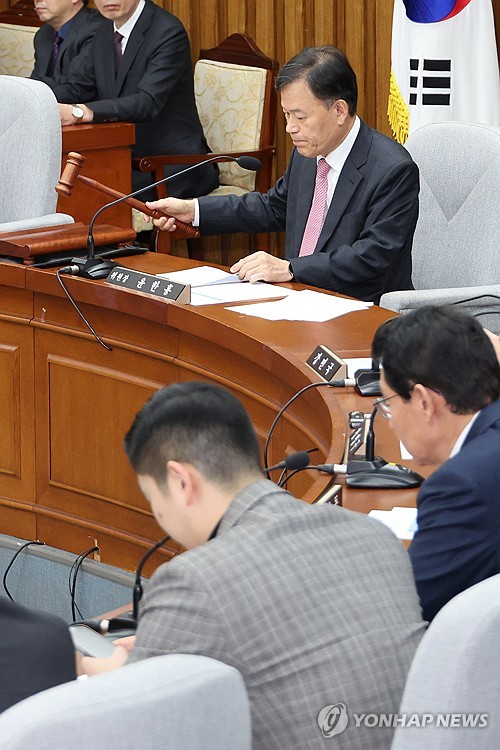 국회 정무위, 김병주 MBK 회장 불러 '홈플러스 사태' 책임 묻는다_황남경