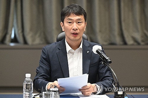 이복현 "가계대출 공급줄이는 게 능사 아냐"_윤슬기