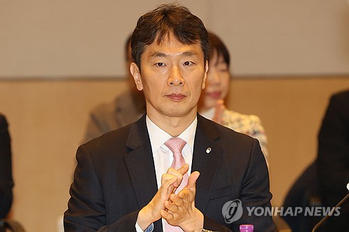 권성동, 직 걸고 상법 개정 거부 막겠단 이복현에 "적절치 않아"_정지서