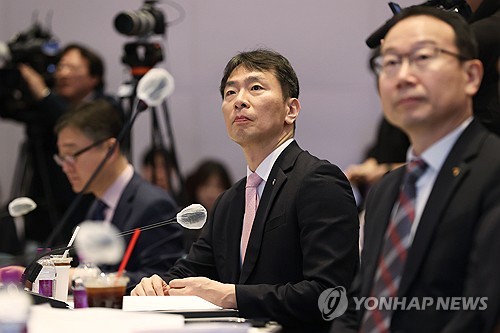 이복현의 캡티브 정상화에 몸사리는 주관사들…발행사·계열사도 '유탄 조심'_박경은