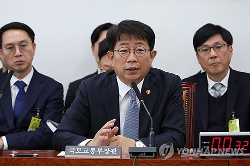 국토장관 "항공 안전에 대한 국민불안 커…신뢰 확실하게 심어야"_한종화