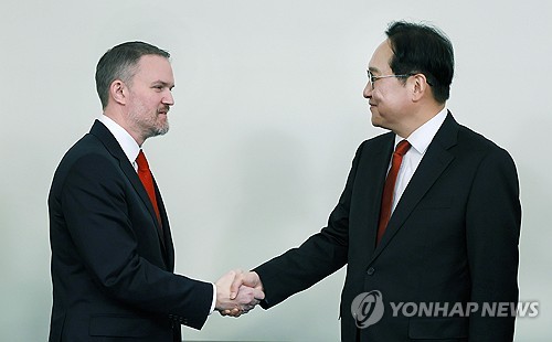 미 USTR "韓 정부 소고기 수입제한·절충교역, 무역 장벽"_정윤교