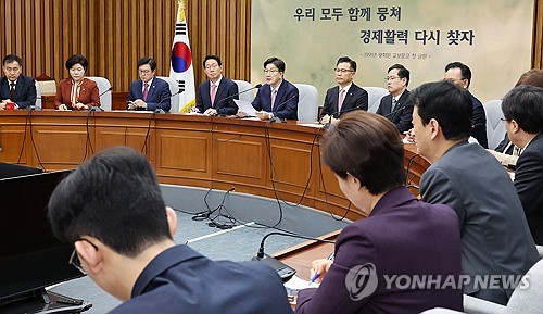 與 "이번주 고위당정협의회 열어 추경 논의 본격 착수"(종합)_정지서