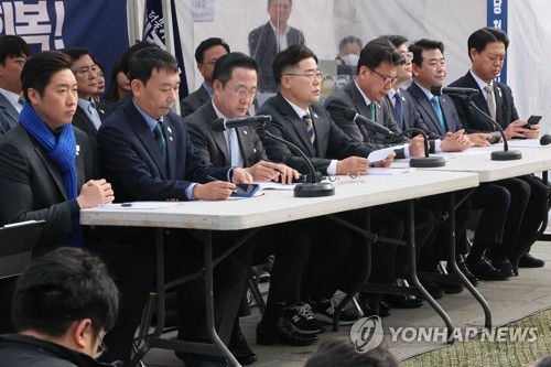 野 "벚꽃 추경 없으면 보릿고개…정부, 조속히 안 내놔야"_정지서