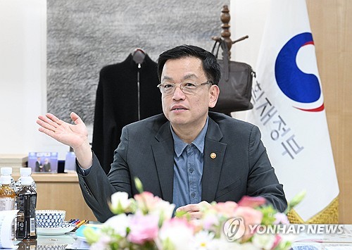최상목 "기업 인재 투자 큰 결실로 돌아오도록 정책역량 집중"_박준형