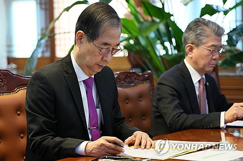 韓대행 "대미 협상에 총력…내주 車산업 긴급 지원대책 발표"_정지서