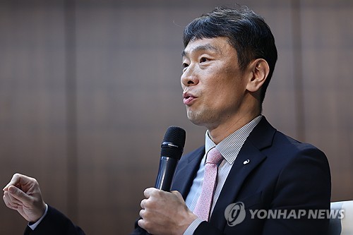 이복현 "주식·채권시장 변동성 가속화…금융시스템 안정 노력"_윤슬기