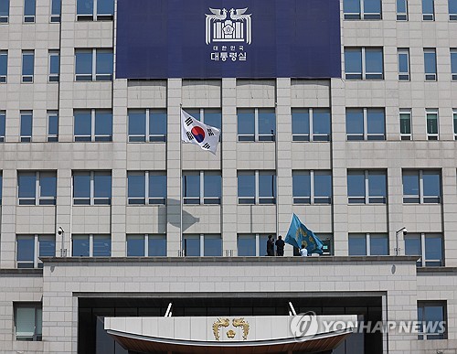 [尹 탄핵] NYT "이번 혼란, 韓 민주주의 시험대"_정윤교