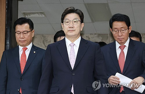 권성동 "4월 추경 통과 최우선…기존 10조 재검토"_온다예