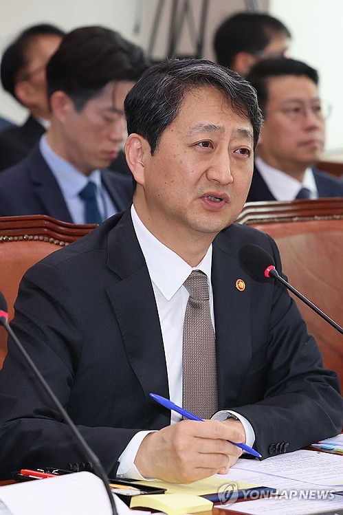 안덕근 산업장관 "한-미 FTA, 유지해야 할 이익 있어"(상보)_이재헌