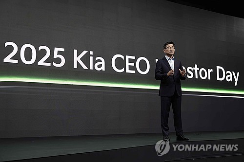기아, EV 판매목표 최대 32% 하향…전기차 캐즘에 전략 수정_김경림