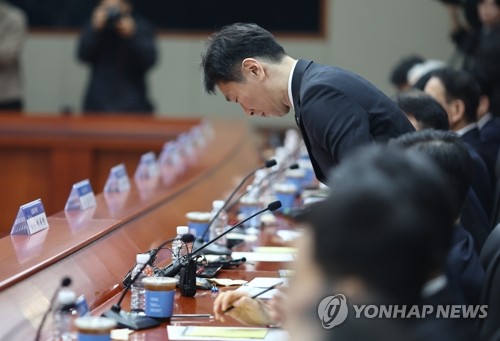 임기 두 달 남은 이복현 원장, 홍콩 IR…'공매도 오해풀기' 총력_박경은