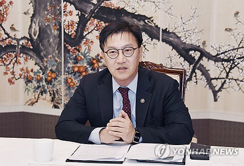 기재차관 "내달부터 원료육·계란 가공식품에 긴급 할당관세"_박준형