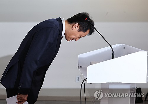 인사하는 오세훈 서울시장