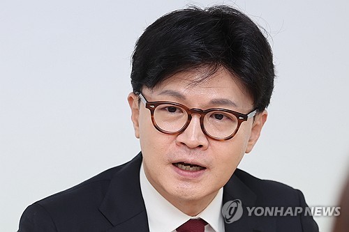 한동훈 "尹정부 성공 바랐지만 김건희 여사가 발목…국민 감정 다쳐"_황남경