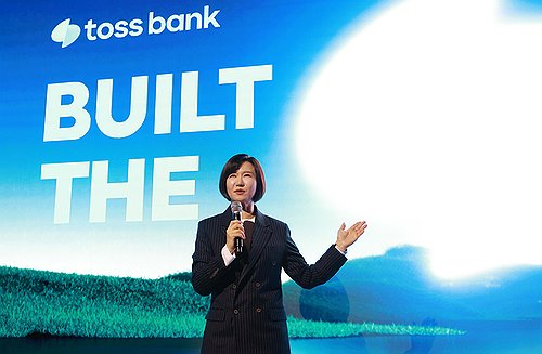 "이젠 해외은행도 바로 보낸다"…토스뱅크, 외화송금 1월 도입_윤슬기