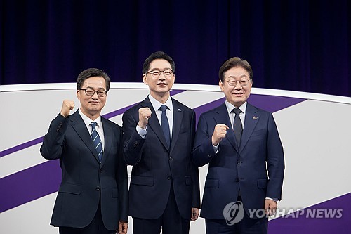 민주당 대선 경선 후보 첫 TV 토론회