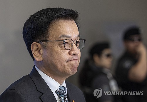 최상목 "올해 국채시장 쉽지 않은 도전에 직면…질적 발전에 노력"_박준형