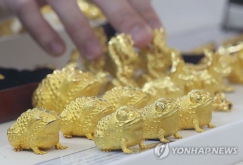 [뉴욕 금가격]달러 강세·관세 불확실성에 하락…금리 인하 기대 여전_장예진