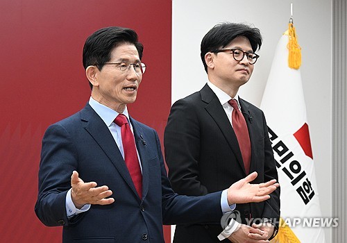 김문수·한동훈 맞짱 토론…'尹 계엄·탄핵' 두고 책임 공방_황남경