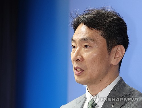 이복현 "롯데손보, 일방적 조기상환 심각한 우려…엄정조치 할 것"_윤슬기
