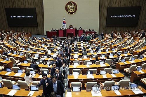 최상목 탄핵소추안 표결, 퇴장하는 국민의힘