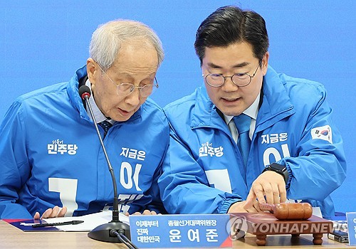 윤여준 "군부독재에서도 그렇지 않던 사법부가 노골적으로 대선 개입"_온다예