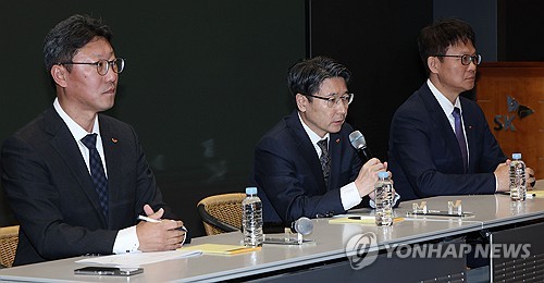 SKT "유심 해킹사고, 재무 영향 불가피…규모 특정할 수 없어"_최정우