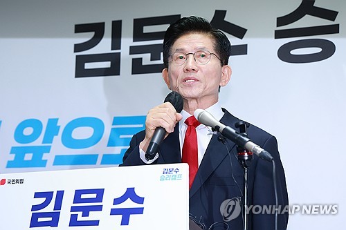 김문수 "정당하게 선출된 후보를 지도부가 작당해 끌어내리려 해"_정지서