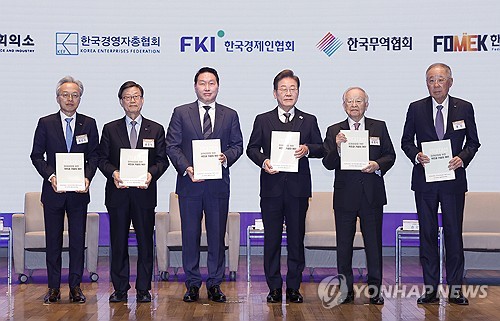 경제 5단체장 만난 이재명 "민생 핵심은 경제살리기…그 중심은 기업"(종합)_정지서