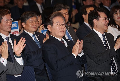 이재명, 김문수에 '희생번트용 후보'…"강제 단일화 첨 들어봐"_정지서