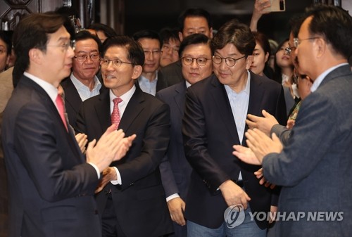김문수 대선 후보, 국민의힘 의원총회 참석