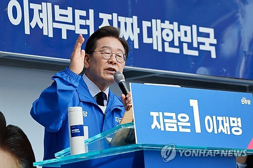 '보수 텃밭' 대구 찾은 이재명 "좀 바꿔서 신상도 써보세요"_황남경