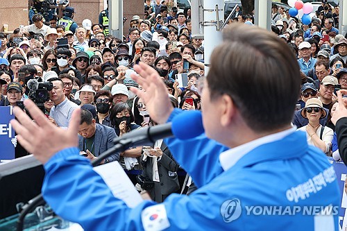 [현장에서] "나도 한때 큰 개미"…양지로 올라온 정치인 주식거래_박경은