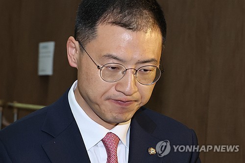 이재명, '국힘 탈당' 김상욱 오늘 만난다…유세차 오를듯_정지서