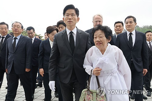김문수 "尹 탈당 존중…사전 조율 없었다"_정지서