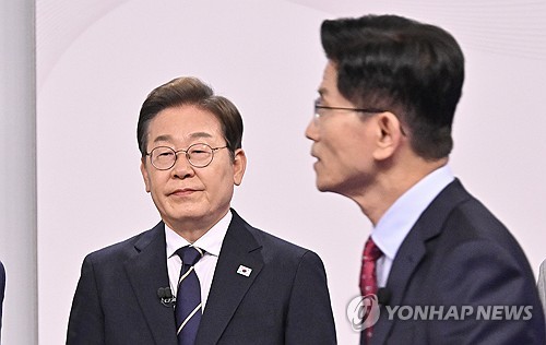 [대선토론] 김문수·이준석, '커피 원가 120원·호텔 경제' 이재명 발언 공세_온다예