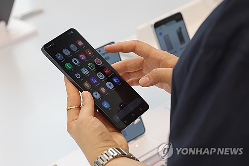 "올해 삼성 스마트폰 출하량 정체 전망…트럼프 관세 탓"_최진우