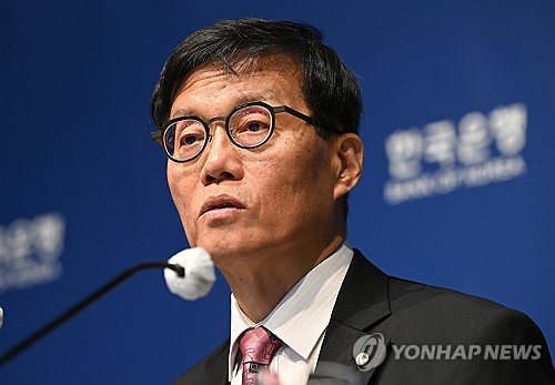 이창용 "원화 스테이블코인, 통화정책 유효성 저해…은행부터 시작해야"(종합)_손지현