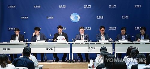 한은 "올해 성장률 1% 도달, 물 건너가지 않았다"(종합)_손지현