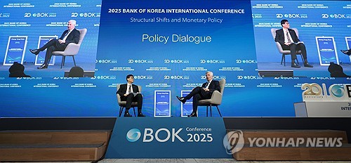 이창용 "관세 물가 영향 정말 단기적?"…월러 "일시적 맞다"(종합)_오진우