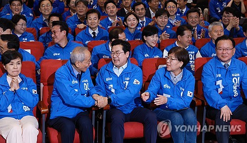 '李 51.7%' 출구조사 나오자…민주 '환호'·국힘 '침울'_온다예