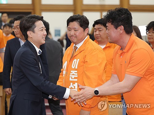 이준석 "이재명, 어려운 경제 세심하고 적확한 판단 해달라"(종합2보)_온다예