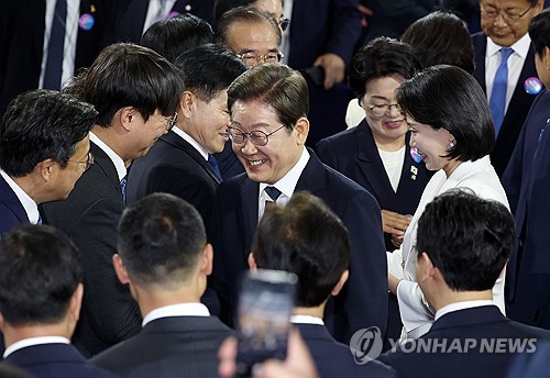 李, 여야 대표와 '비빔밥 오찬'…"김용태·천하람 잘 모시겠다"_온다예