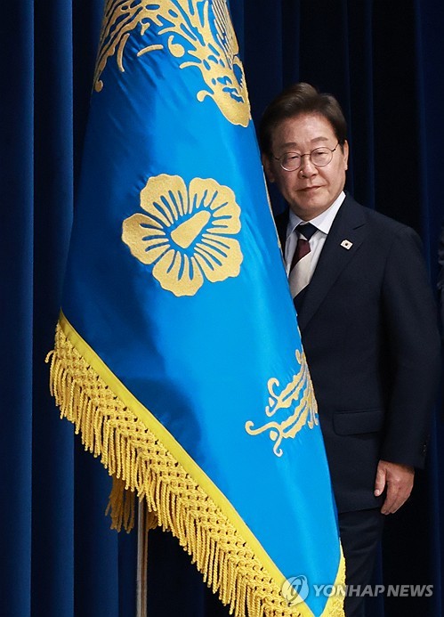 李 "대통령실 와 보니 무덤같다…직업공무원 제자리 복귀해야＂_정지서