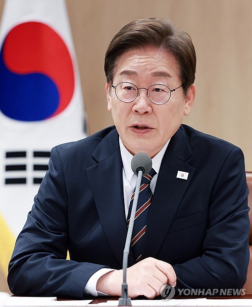 李대통령 "오늘은 추경 얘기…물가 대책 보고해 달라"(종합)_정지서