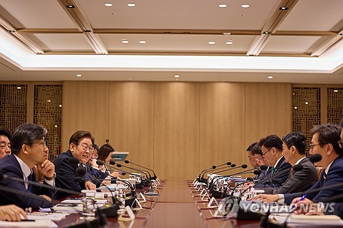 이재명 대통령, 비상경제점검 2차 TF 회의 주재